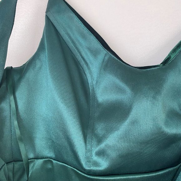 Revelry Skye Velvet Dress - Emerald Green Size 4 - Picture 11 of 11